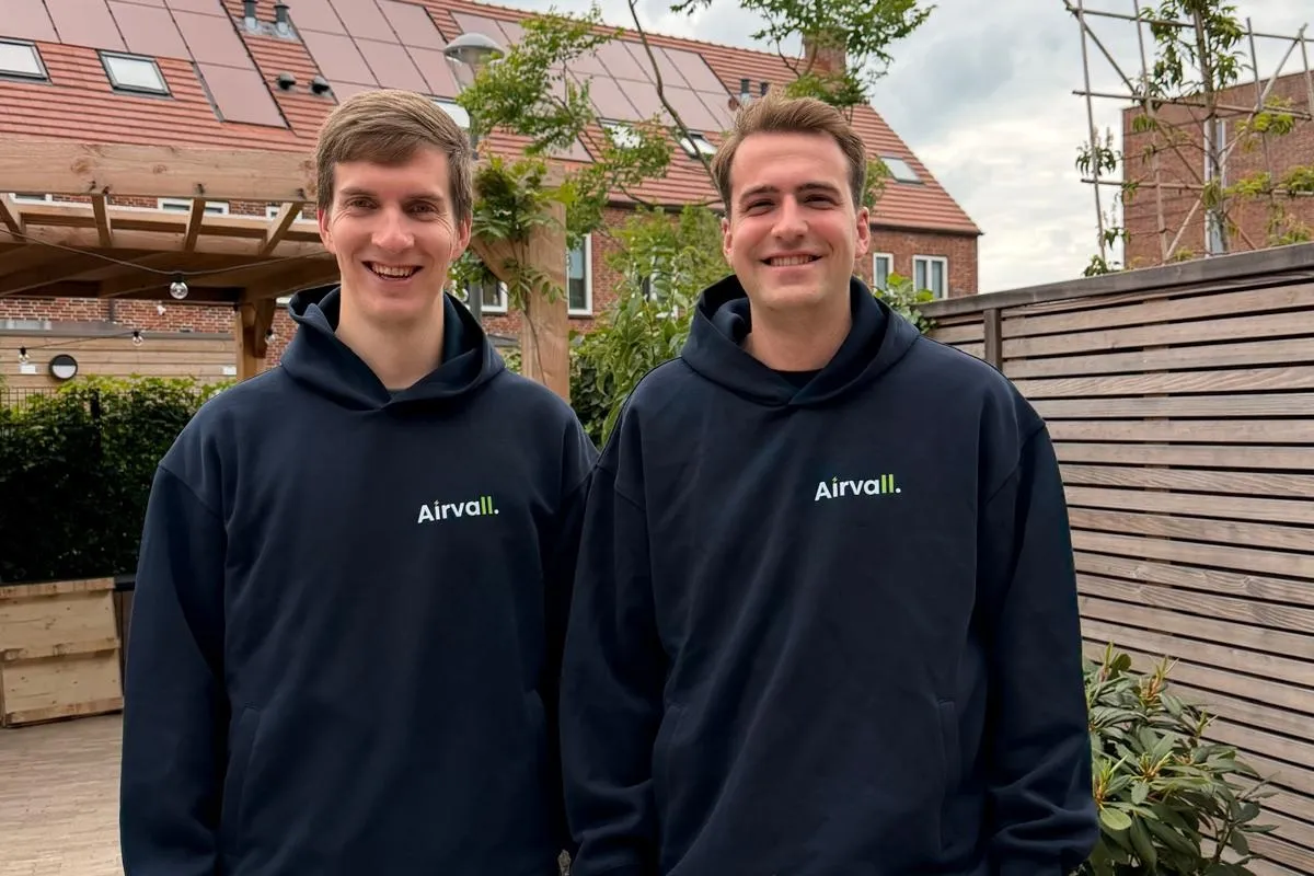Bas and Dion in Airvall hoodies